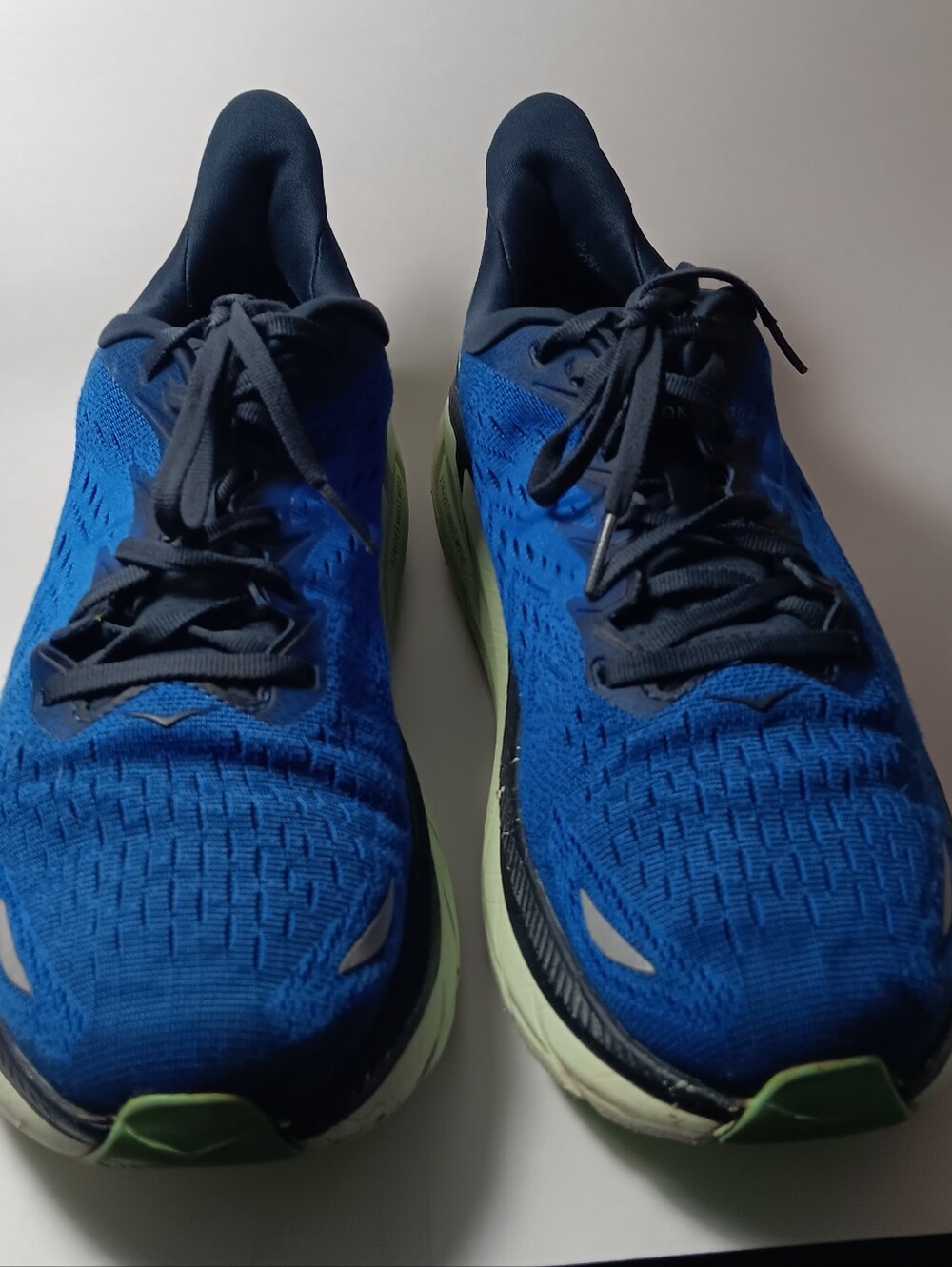 Hoka Clifton 8 Men's Running Shoed Size 11d. Navy Blue With Green Accents.